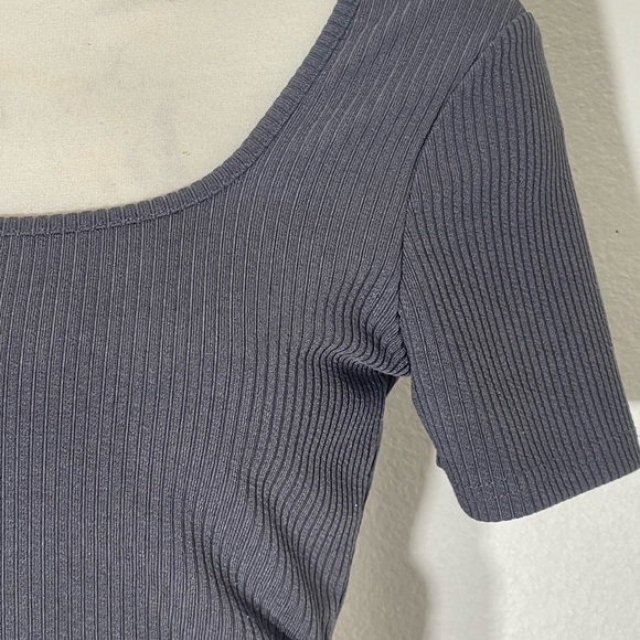 Ribbed, gray square neck, boxy, crop top women’s size small Y2K 90s vibes trendy - Picture 2 of 5